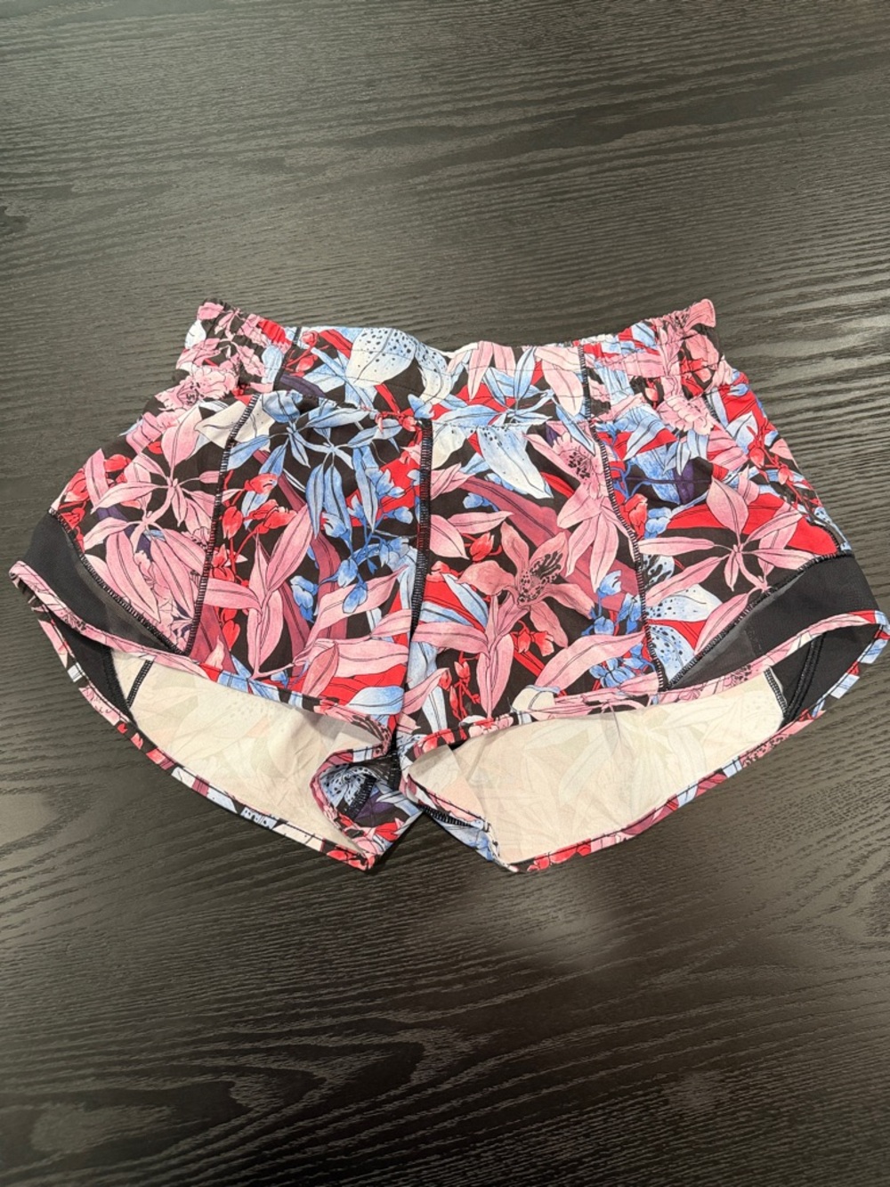 Lululemon Hotty Hot Short II *2.5" Size 4